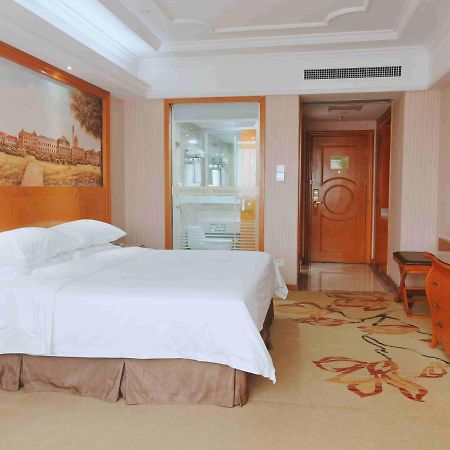 Vienna International Hotel Guigang Hecheng Road Exterior foto